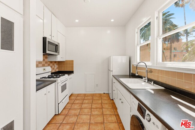 Building Photo - 5729 Carlton Way