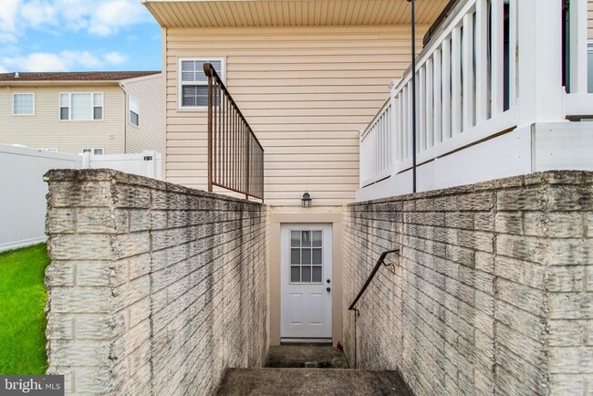 Building Photo - 8920 Flour Ct