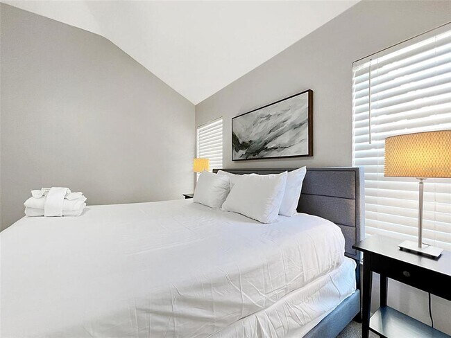 Building Photo - 24604 Siena Dr