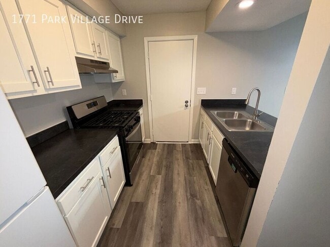 Building Photo - 1771 Park Village Dr