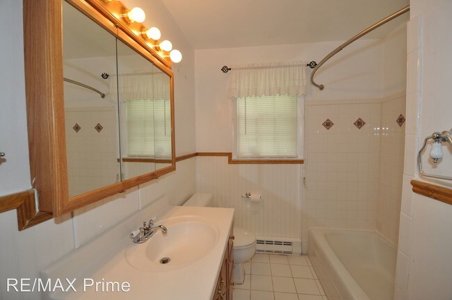 Building Photo - 3 br, 1.5 bath House - 4010 Queenswood Drive