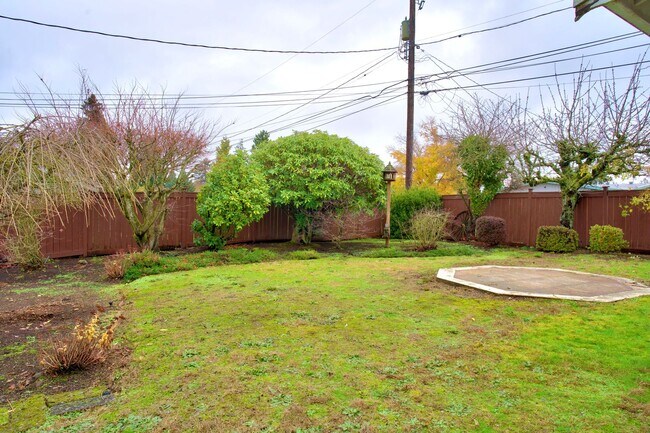 Building Photo - 4 bedroom Home on Highland St in Tacoma - APPLICATION PENDING