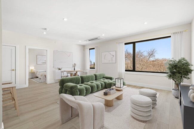 Building Photo - 4525 Bergenwood Ave