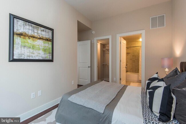 Building Photo - 1501 Locust St