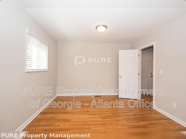 Building Photo - 439 Chester St SE