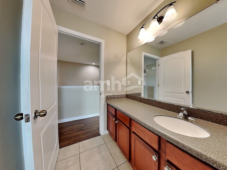 Building Photo - 5654 Aaron Ct