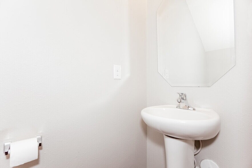 Building Photo - 4905 Broad Leaf Ct