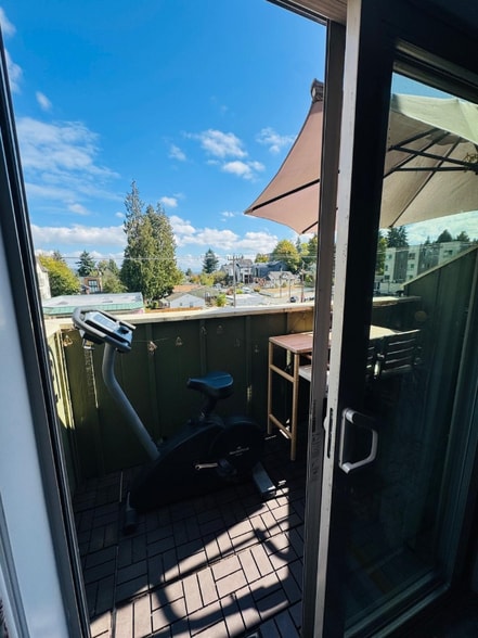 Building Photo - 3150 W Government Way