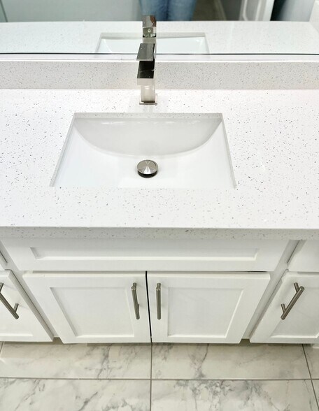 Building Photo - 1019 N Abbey Ave