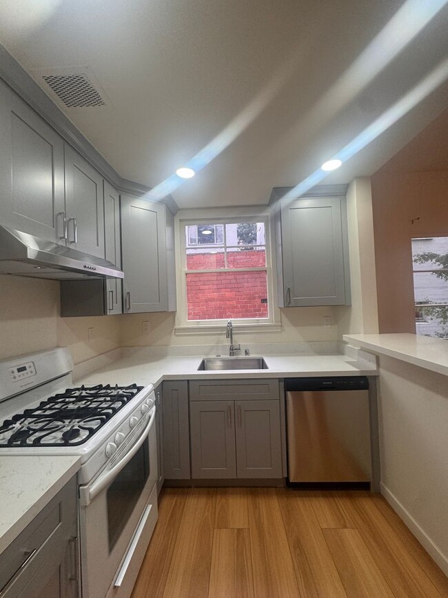 Building Photo - 31 Excelsior Ct