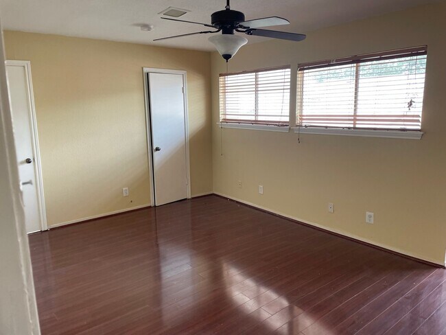 Building Photo - 12510 Manor Ct