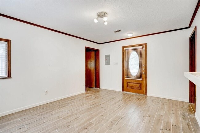 Building Photo - 301 Tatum Rd