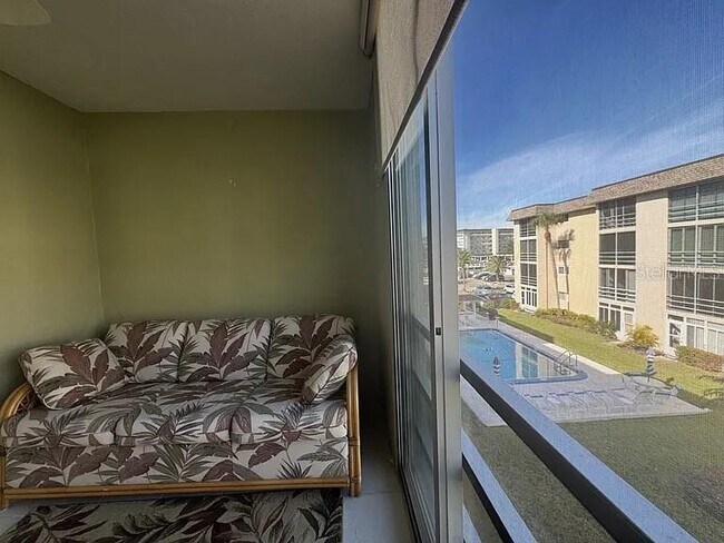 Building Photo - 995 La Guna Dr