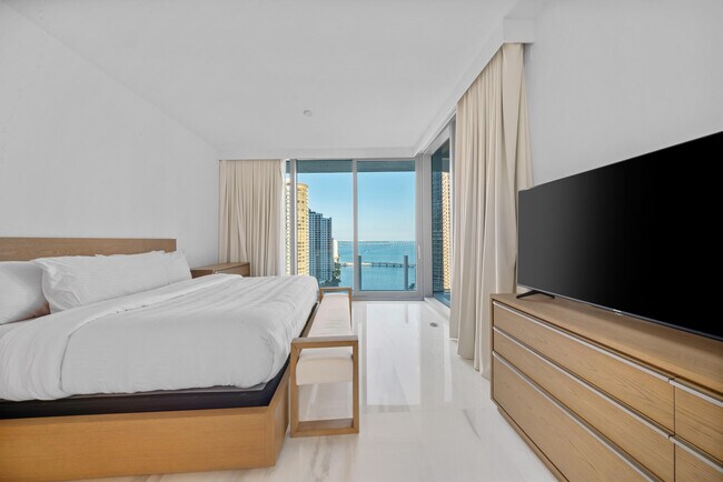 Building Photo - 300 Biscayne Blvd Way