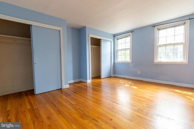 Building Photo - 404 S Croskey St