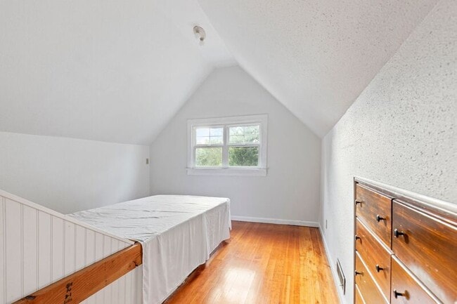 Building Photo - 3215 SE 53rd Ave