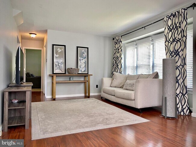 Building Photo - 99 Ivy Ave