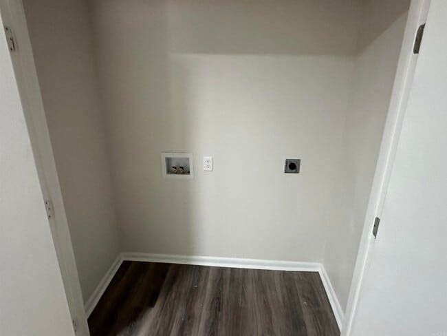 Building Photo - 13 Wanda Ln