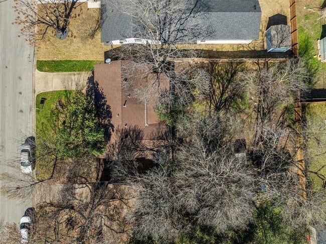 Building Photo - 2705 Sherwood Ln