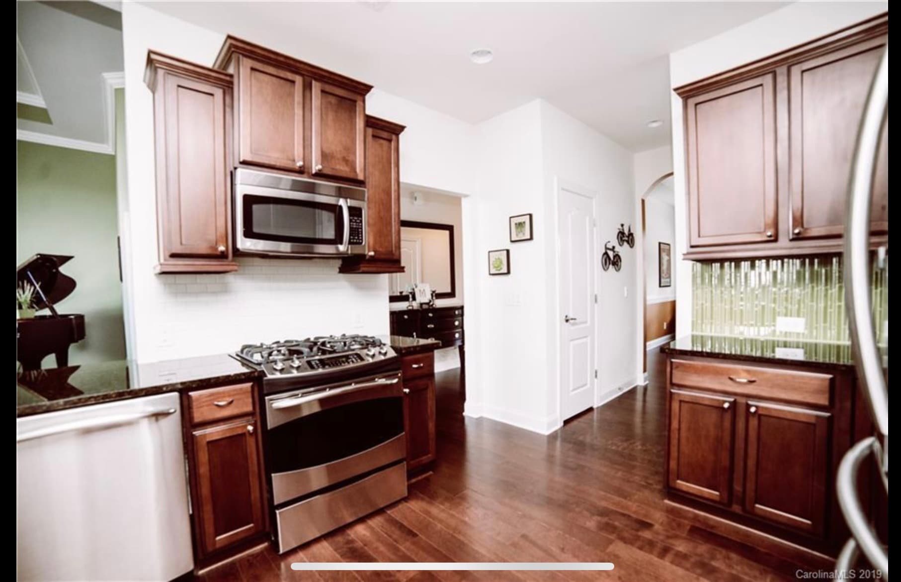 Kitchen - 313 Thornhill St