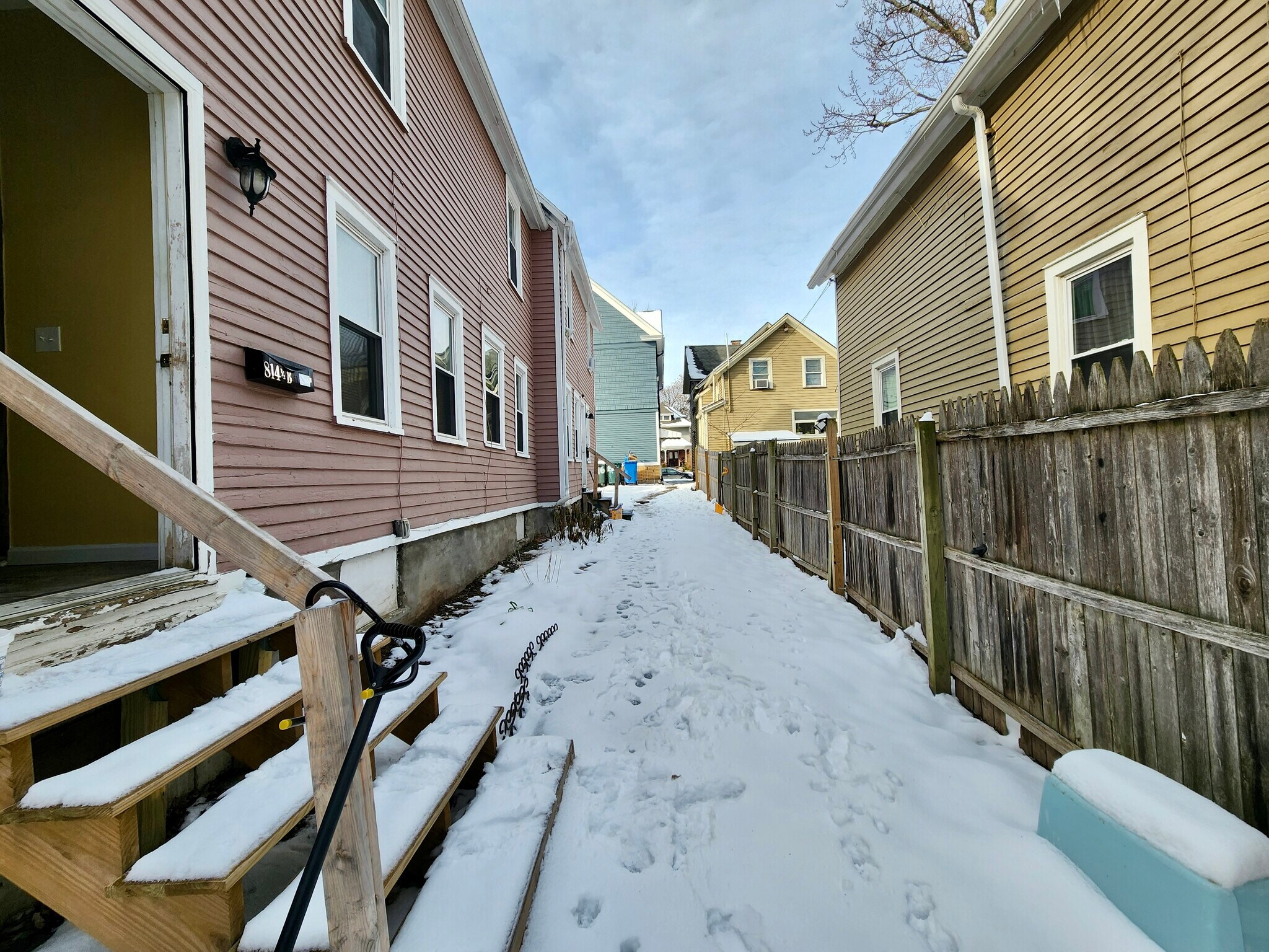 Building Photo - 814 South Ave