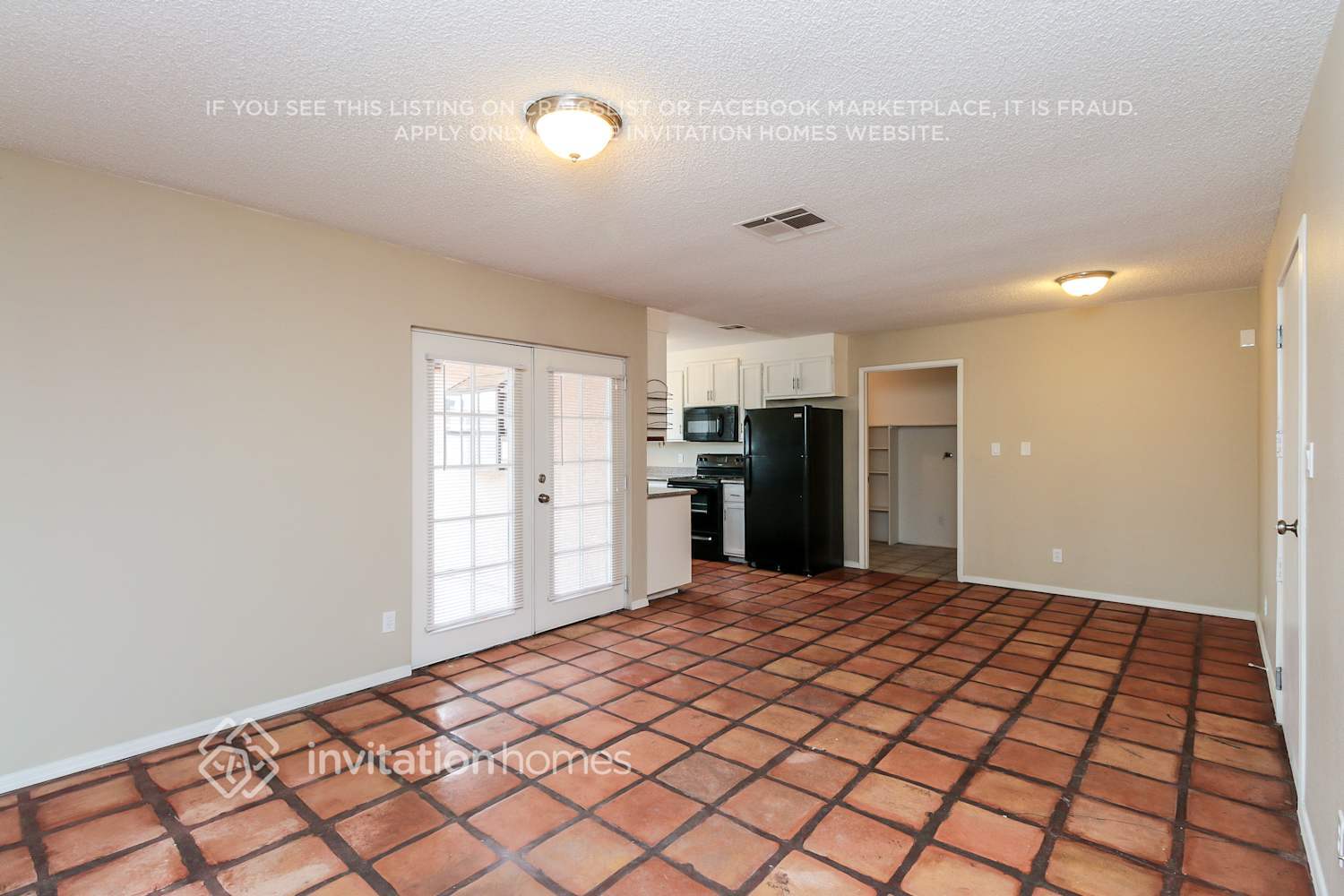 Building Photo - 687 E Del Rio St