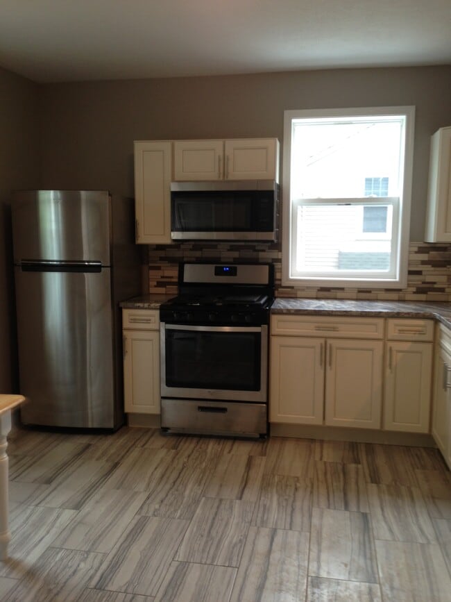 316 kitchen cont - 314 Pleasant St