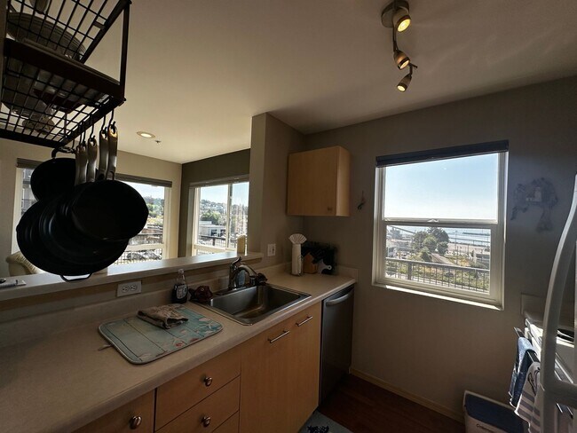 Building Photo - Fully Furnished Downtown Everett Condo wit...