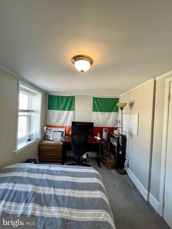 Building Photo - 125 Maple St