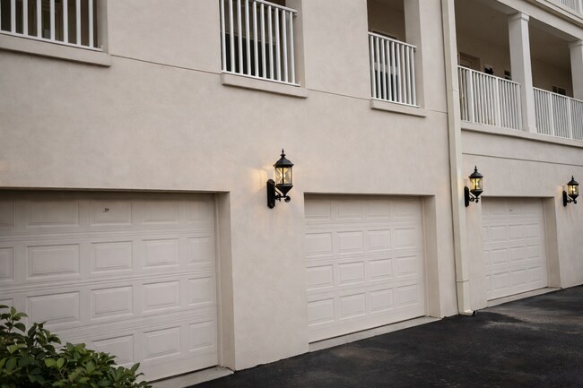 Building Photo - Gorgeous  3/2 Condo with Garage  for Rent in Exclusive Baldwin Park.