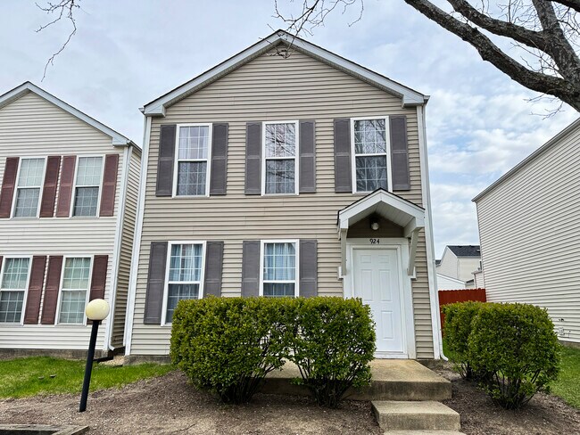 Primary Photo - 924 Symphony Dr