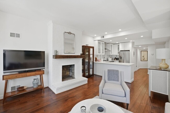Building Photo - U St Condo | 2 Bed | 1.5 Bath | 975 Sf | Offsite Underground Parking Garage Available for Rent