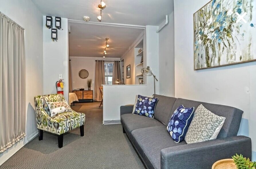 Building Photo - 49 Charles St