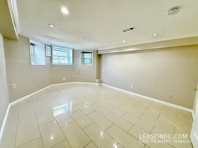 Building Photo - 1207 6th St NE