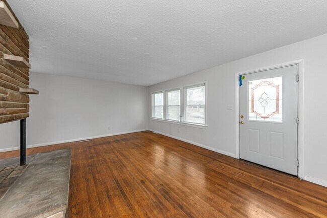 Building Photo - 1272 Zettler Rd