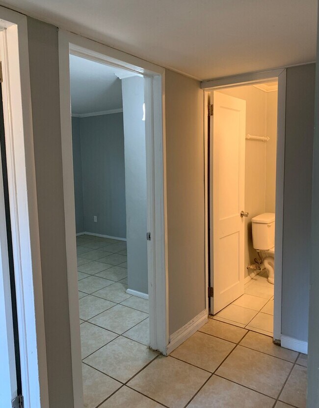 Building Photo - Spacious 3 Bedroom Home Near River City Marketplace
