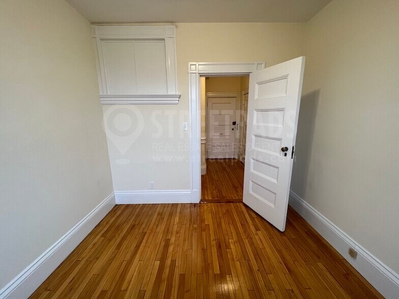 Building Photo - 2 Ware St