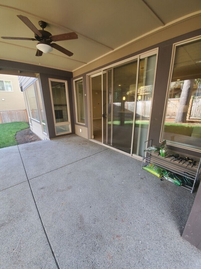 Building Photo - Spacious, Modern Living full of luxurious details!