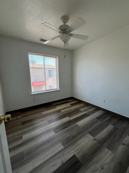 Building Photo - 1009 Walnut Dr