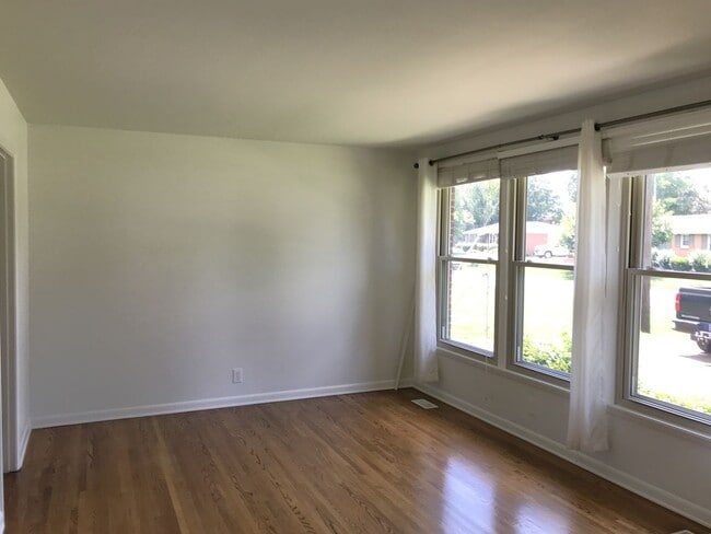 Building Photo - Excellent 2/1 in Desirable West Nashville!