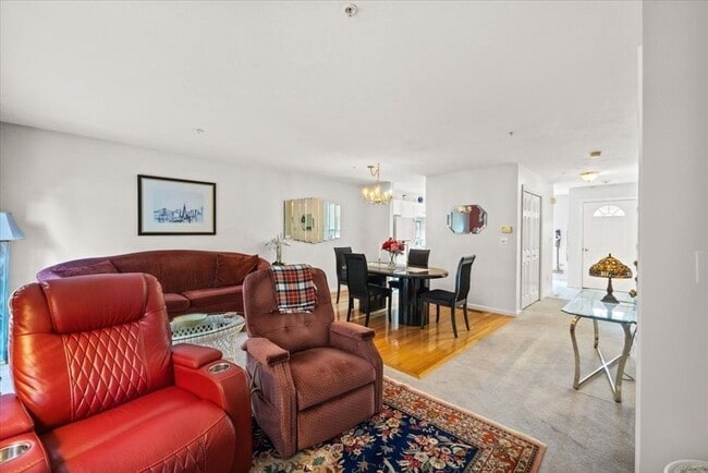 Building Photo - 822 Thayer St