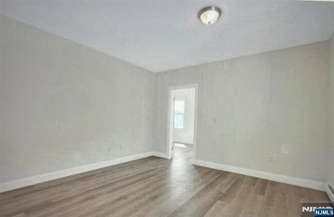 Building Photo - 453 Banta Ave