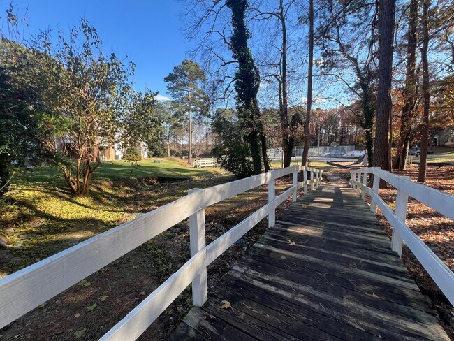 Building Photo - **OFFERING REFUNDABLE APPLICATION FEES** Newly Remodeled 2BD, 1.5BA Raleigh Condo in a Prime Loca...