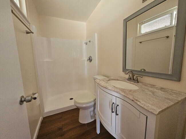 Building Photo - FRESH, CLEAN & BRIGHT 3 BED 2 BATH