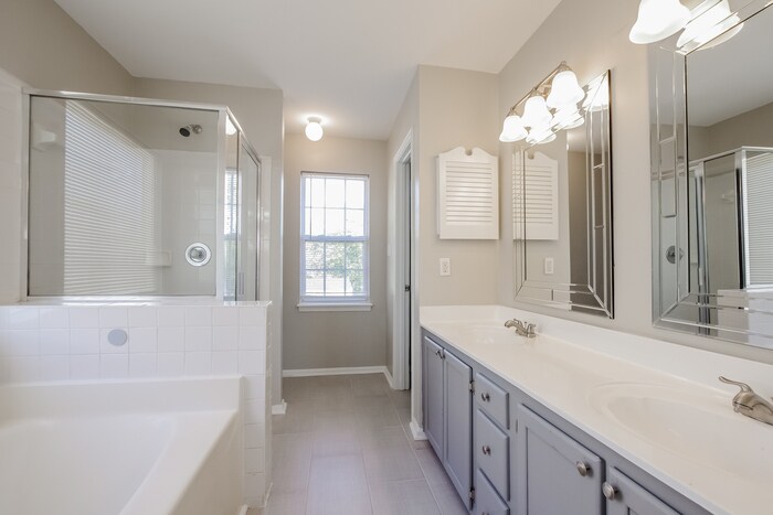 Building Photo - 14423 Planters Knob Ln