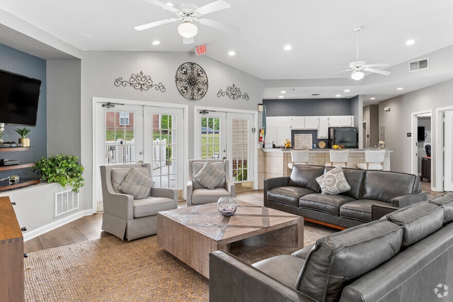 Leasing Office - Willow Creek Apartments