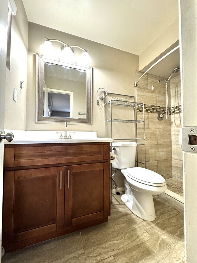 Building Photo - BEAUTIFUL 2 BEDROOM IN DREAMLAND VILLAS 55...