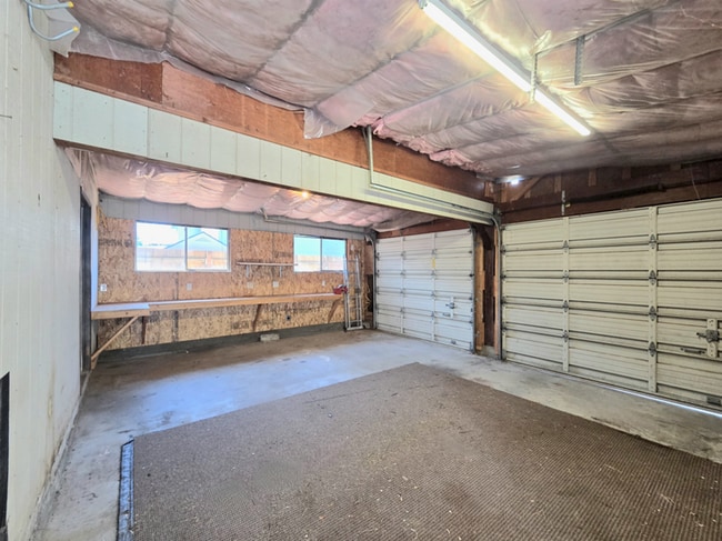 Building Photo - 1529 NW Avon Ct