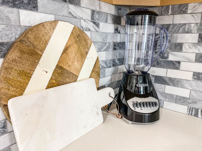 Building Photo - 113 S Birch St