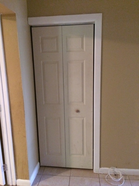 Building Photo - Large 6-2 house with new central air